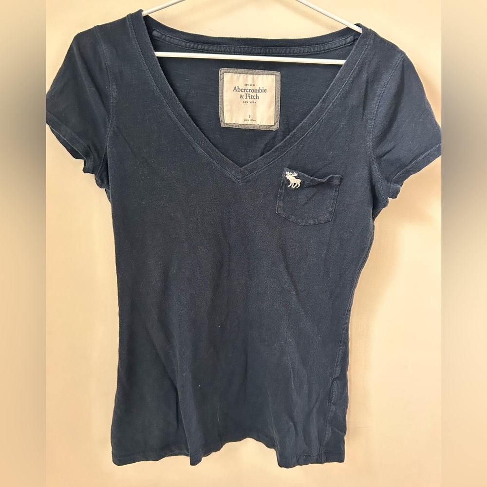 Abercrombie & Fitch Women's Blue V-Neck Tee